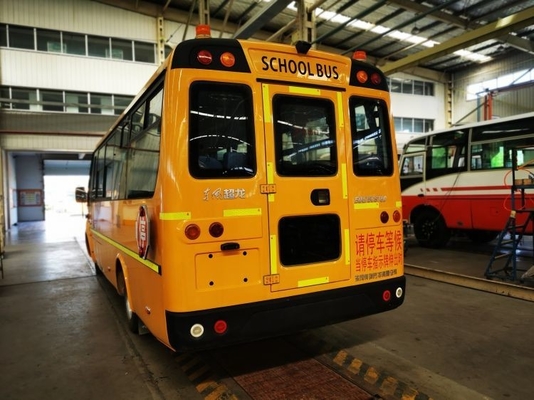 Autocarro escolar Dongfeng de 24 lugares com 85 potência máxima e capacidade do motor de 6-8 litros