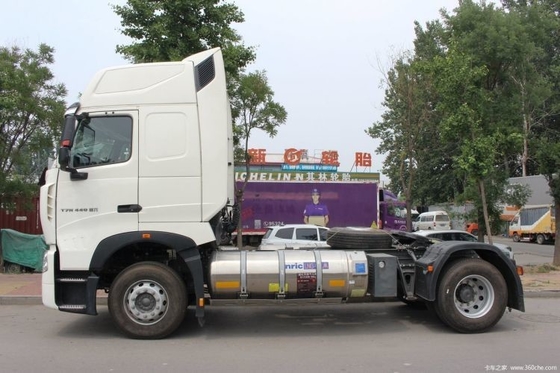 4X2 Direção esquerda Sinotruk HOWO T7H 440HP caminhão tractor de GNL com 16 marchas para a frente
