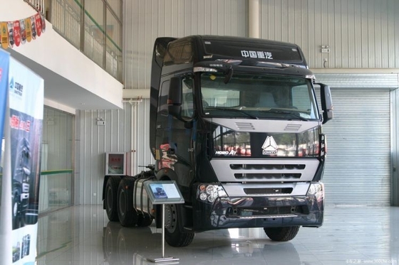 Caminhões de tração HOWO A7 6x4 usados com capacidade de tanque de combustível de 400-500L e motor SINOTRUCK