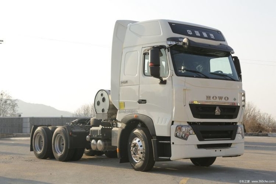 Rodas motrizes 6X4 SinoTRUK HOWO T7H LNG Trator camião 440HP para transporte logístico
