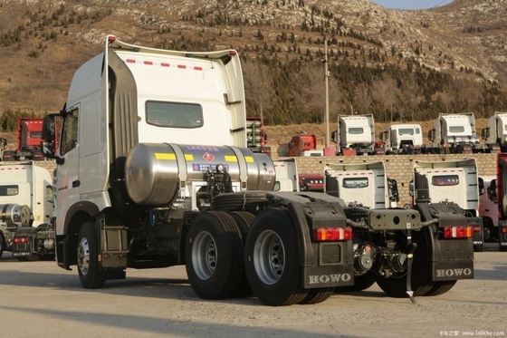 Rodas motrizes 6X4 SinoTRUK HOWO T7H LNG Trator camião 440HP para transporte logístico