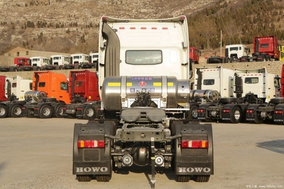 Rodas motrizes 6X4 SinoTRUK HOWO T7H LNG Trator camião 440HP para transporte logístico