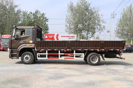 Sinotruk National Heavy Duty Truck HOWo NX 220HP 4X2 6.75m Hurdle Truck para Van Cargo