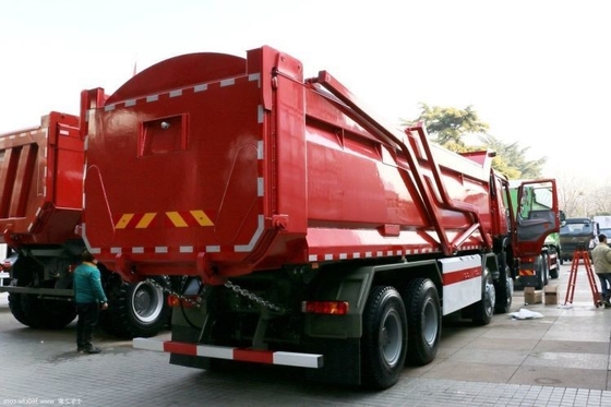 Popular segunda mão SINOTRUCK HOWO caminhão pesado 440 HP 8X4 camião de lixo 7,6m
