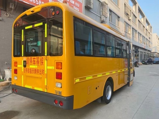 Transporte ideal dos alunos do ensino fundamental Ônibus escolar usado com transmissão manual