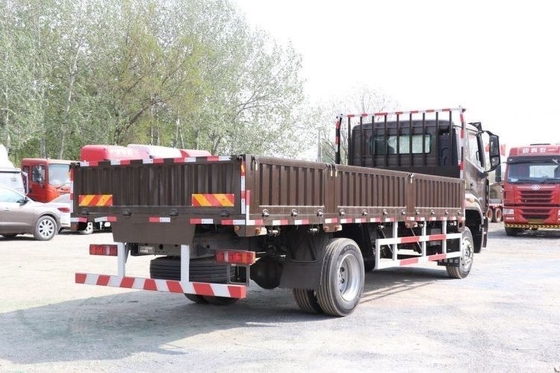 23 Hot Boutique Carros Usados SINOTRUCK HOWo NX Cartão Médio 220hp 4X2 6.75m Hurdle Truck
