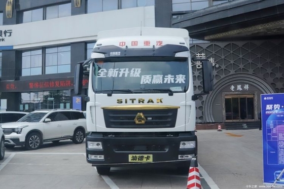 270 HP SINOTRUCK SITRAK G5S Luxury 4X2 6.8m AMT Transmissão Automática